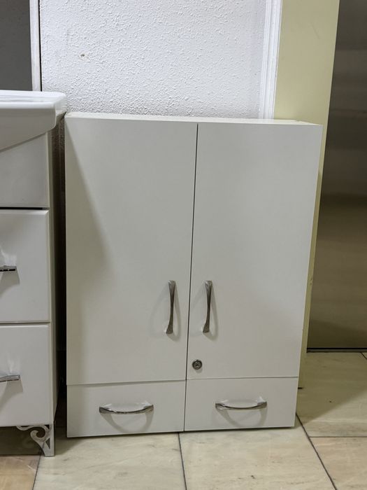 Раковина с мебелью для ванной