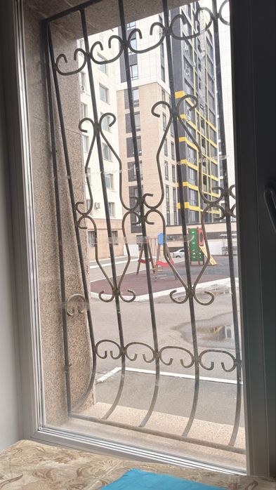 Продам решетку на оконо