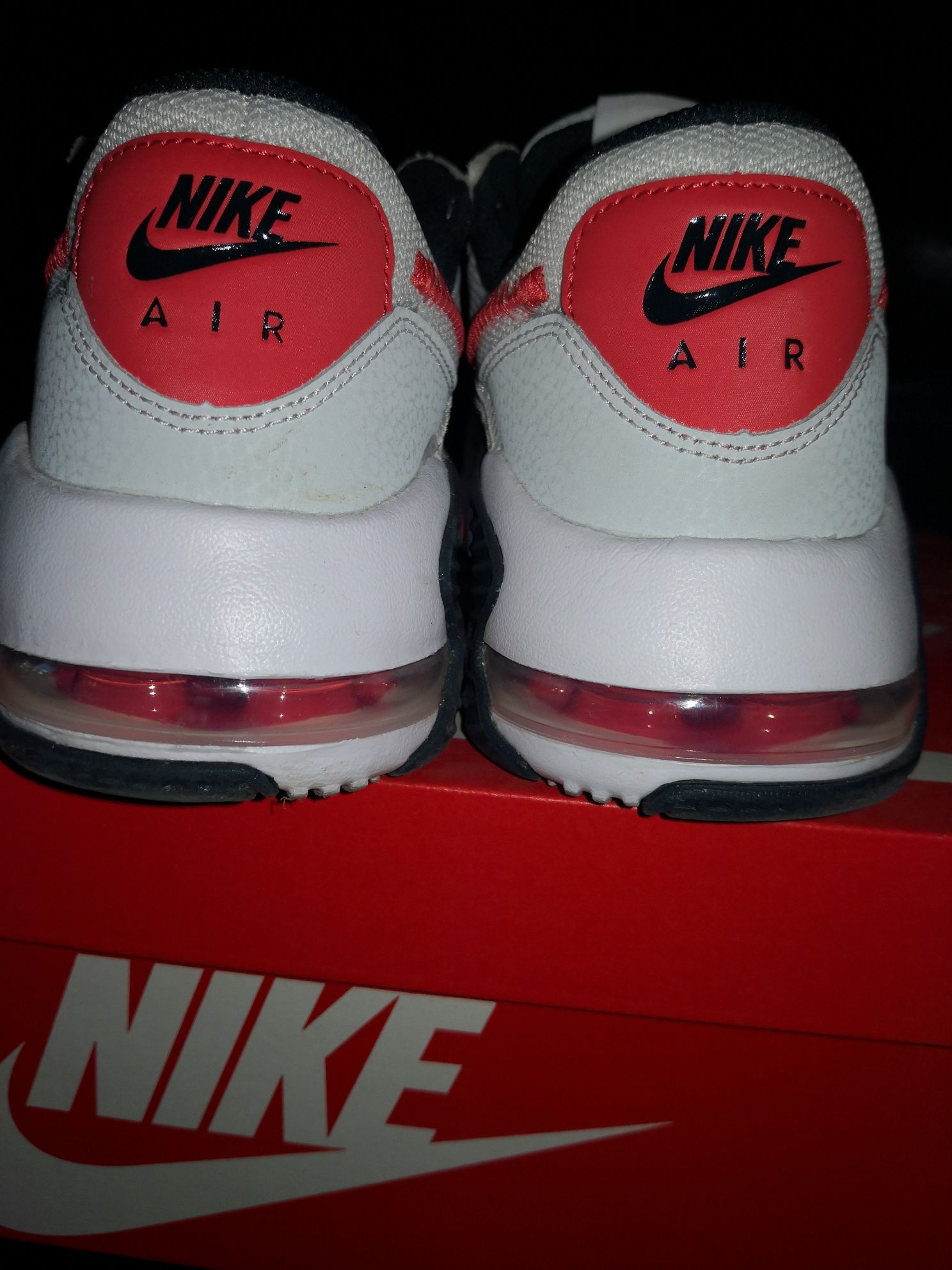 Два чифта AIR MAX 1.Nike Air MAX EXCEE n:41.  2. Nike Air Max Ivo n41.
