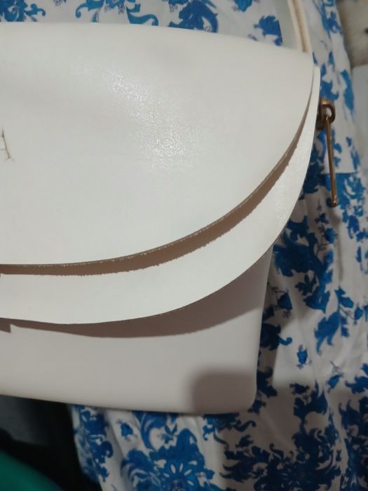 Бяла чанта на Zara