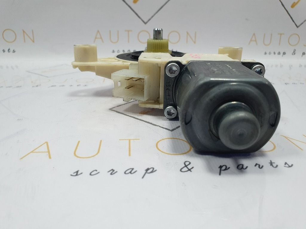 Motoras usa  stanga fata MERCEDES-BENZ C-CLASS T-Model III S204 2007 - 2014 2.2 C 180 CDI OM 651.913 A2048200142