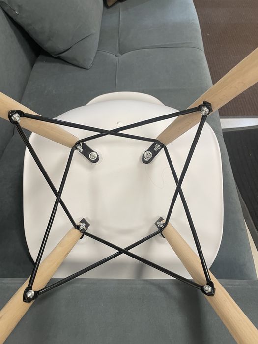 Продам парты, стулья, шкафы и микроволновку