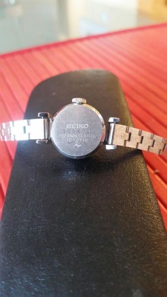 Продавам часовници 1бр. CITIZEN 1бр. Дамски SEIKO