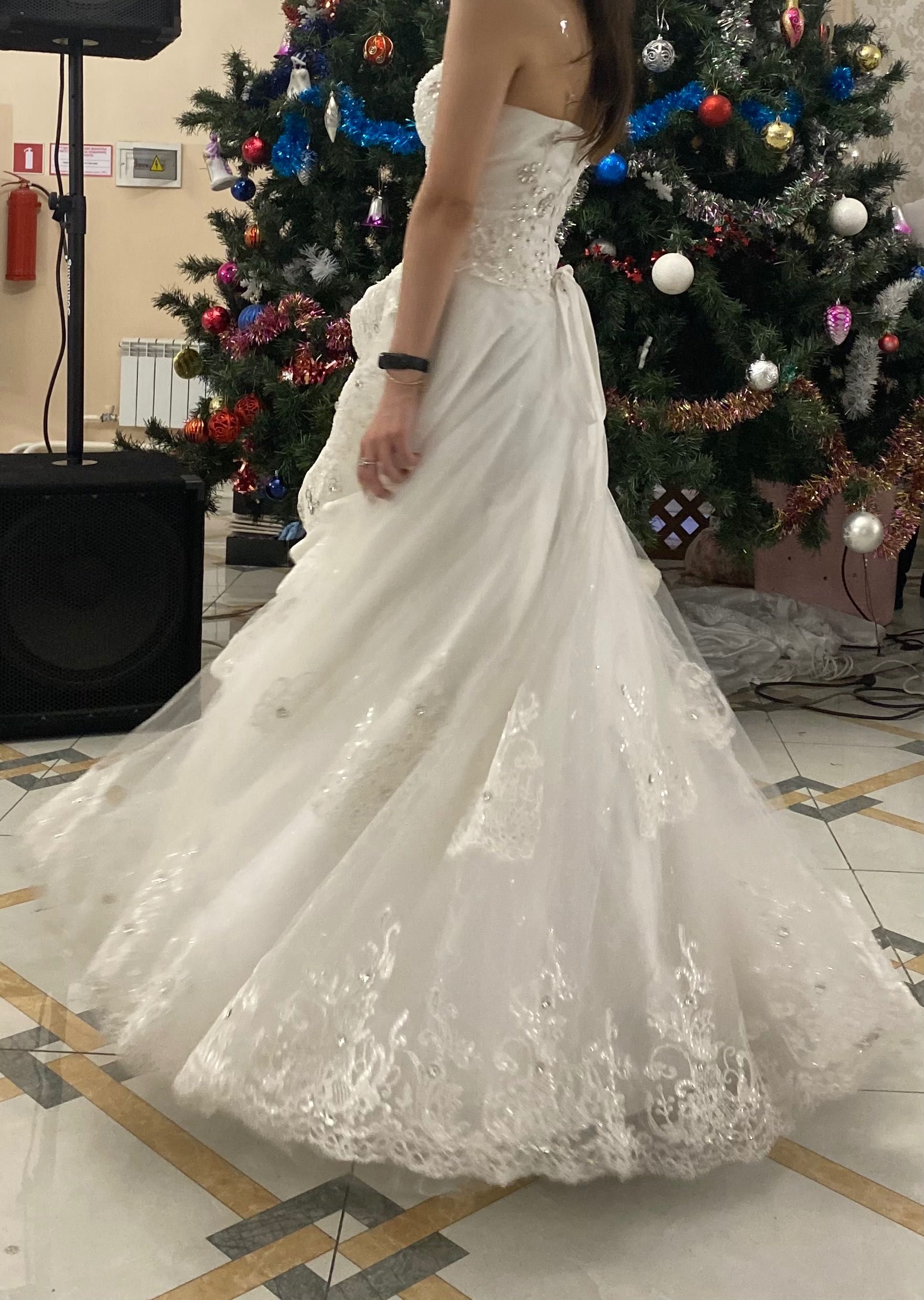 Белое платье (свадебное)