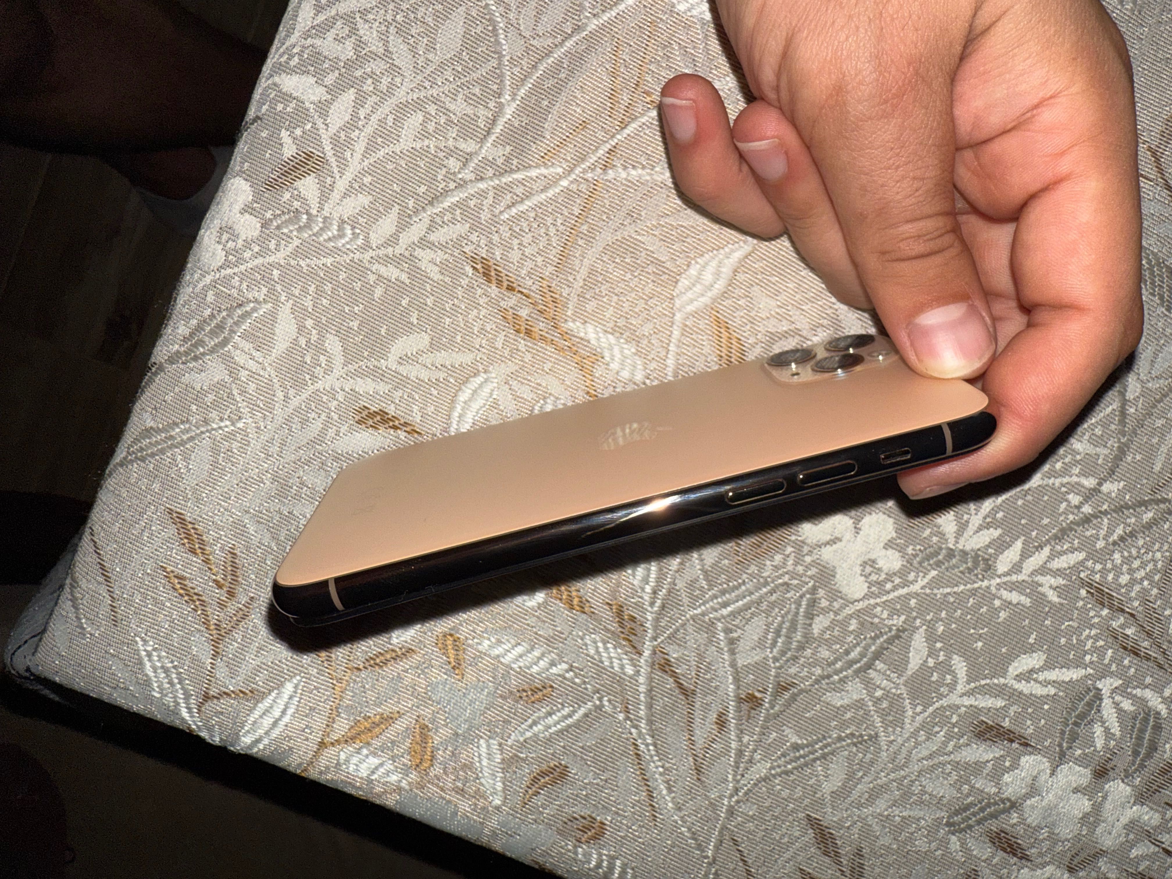 Iphone 11 pro 256gb Gold КАТО НОВ!
