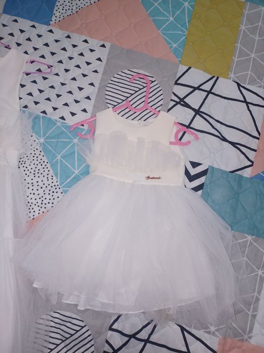 Детски рокли обличани веднъж.