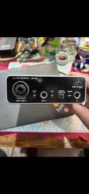 Behringer UM2 U-Phoria USB аудио интерфейс