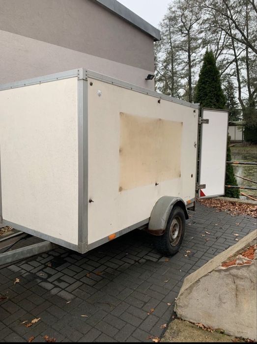 Remorca Koffer / Box 1300 kg