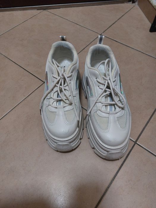 Дамски бежови високи маратонки