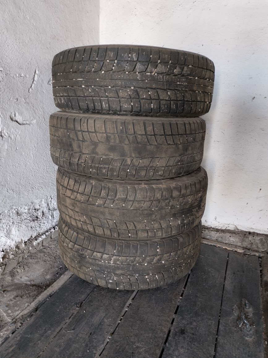 Продам Зимний шины  б/у хорошим состоянии