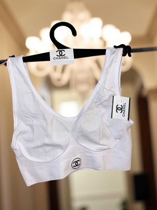 спортен сутиен шанел бял chanel