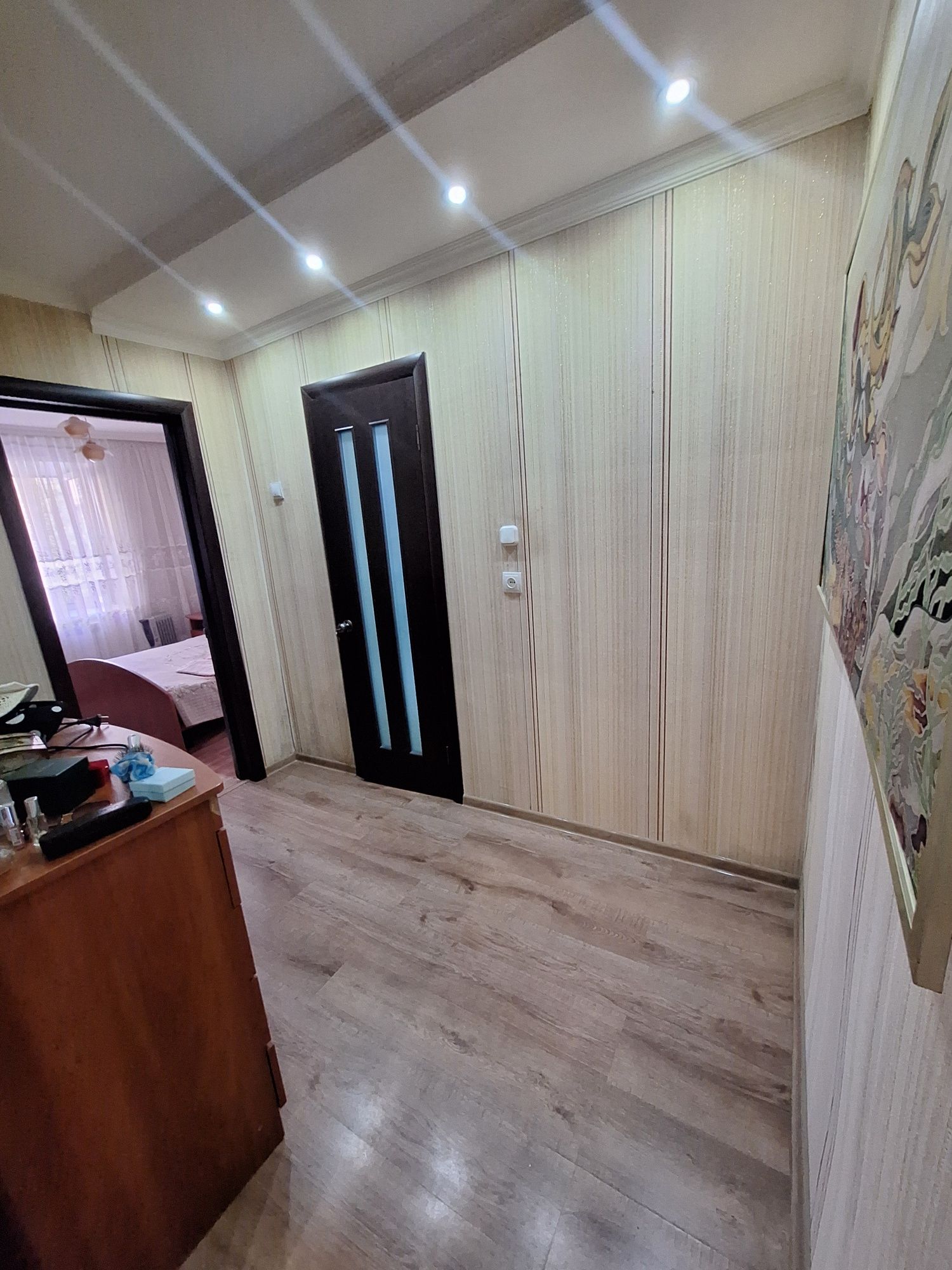 Продаётся 2 комн, центр, кирпичный дом