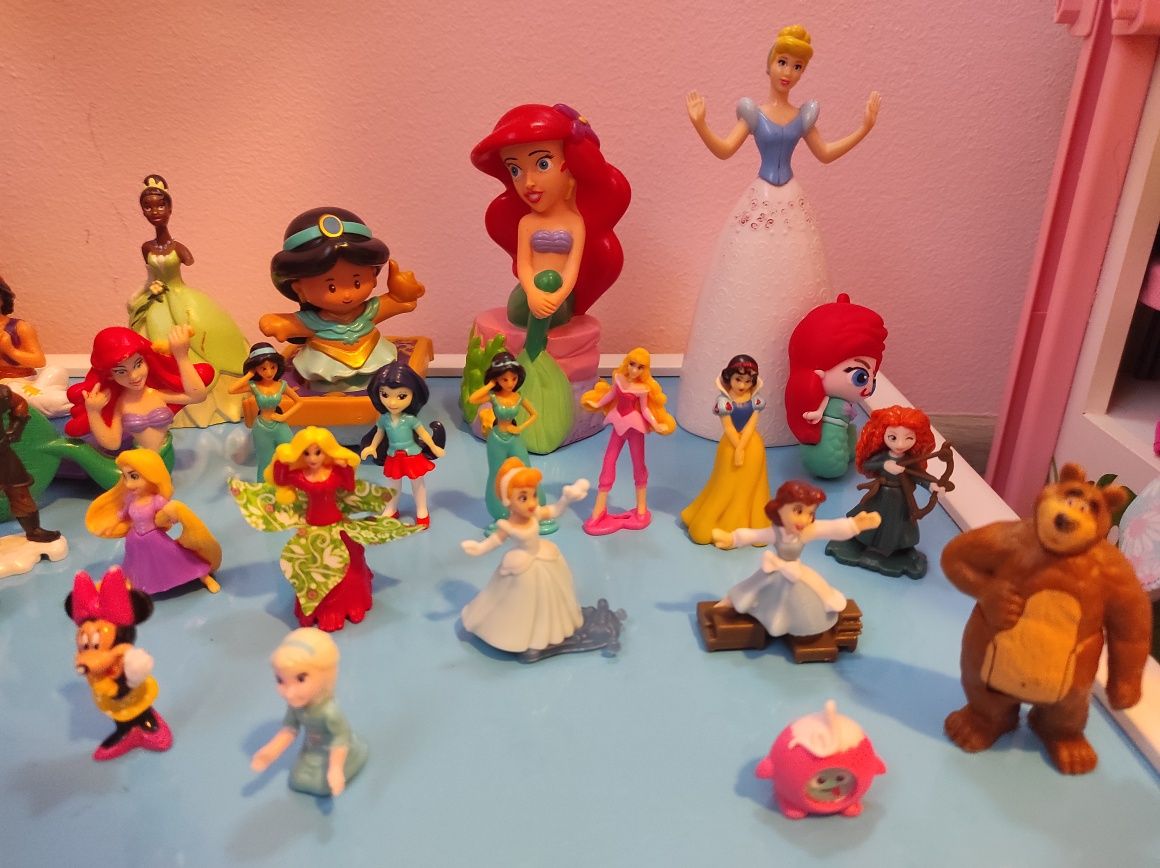 Vând lot figurine Disney și altele