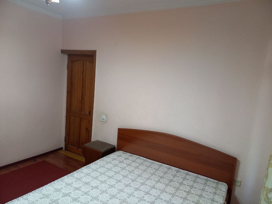 Аренда Метро Шахристанская 2 х комн.с обстановкой.