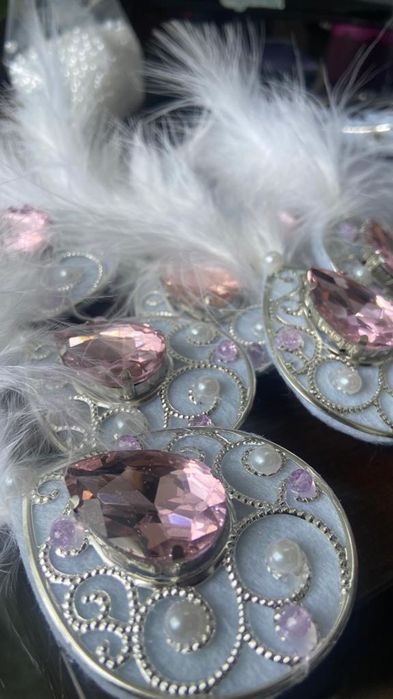 Үкілі заколка (брошь)