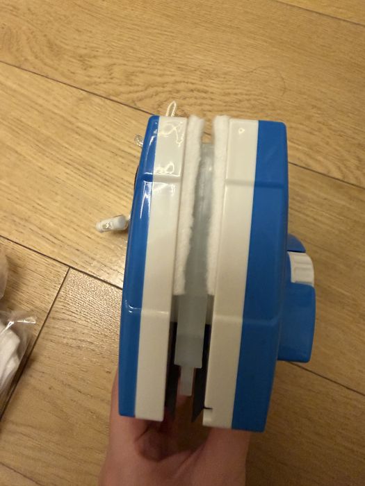 Robot spalat geamuri