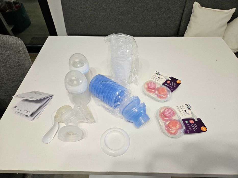 Pompă de sân manuală, cu recipiente colectare și 4 suzete