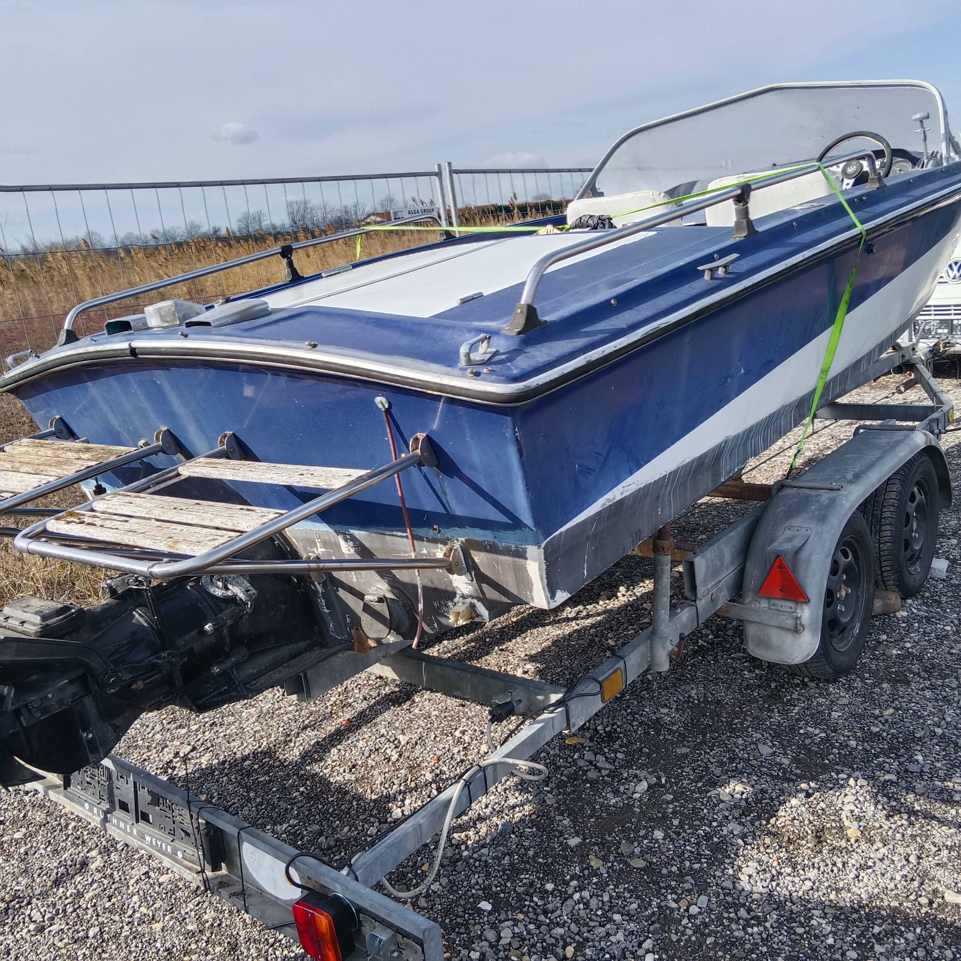 Barcă cu motor 3000 v6