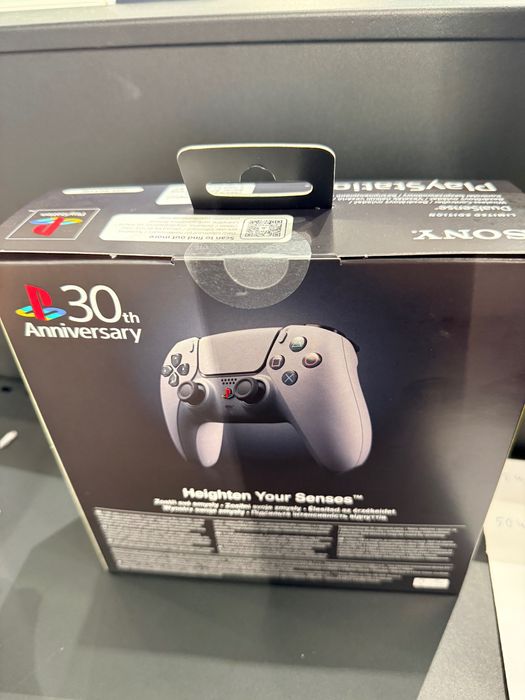 Dualsense 30th anniversary edition
