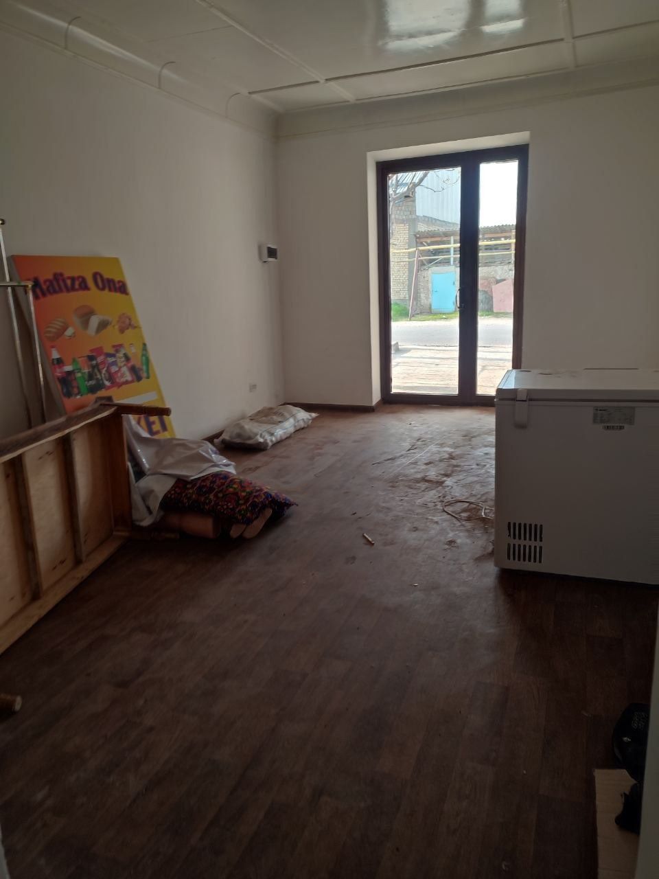 3 сотих 3 хона  сот.ди,фасад 10 м,Ю.Чирчик,У́ртасарой маркази,35 000 $