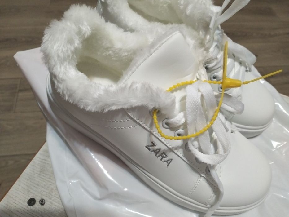 Белые красовки ZARA на меху раз 38