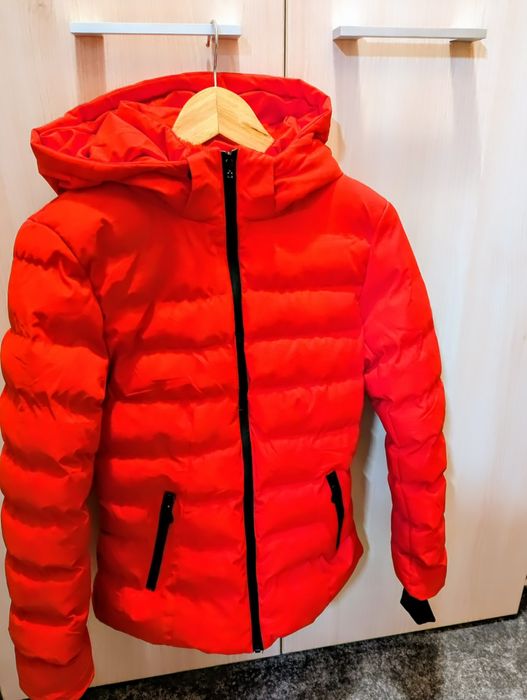 Geacă de sezon, nouă, cu blăniță la guler și mănuși la mâneci