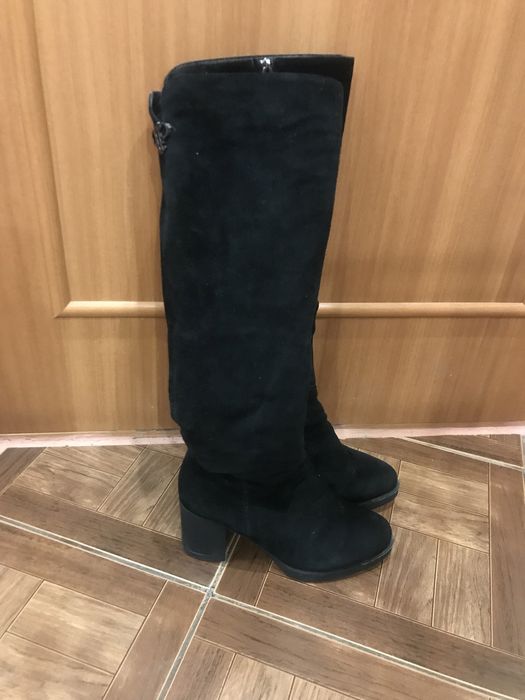 Продам натуральные замшевые зимние сапоги