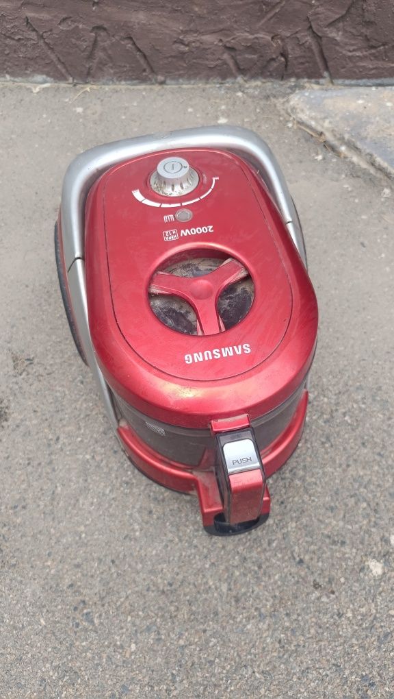 Пылесос Samsung.