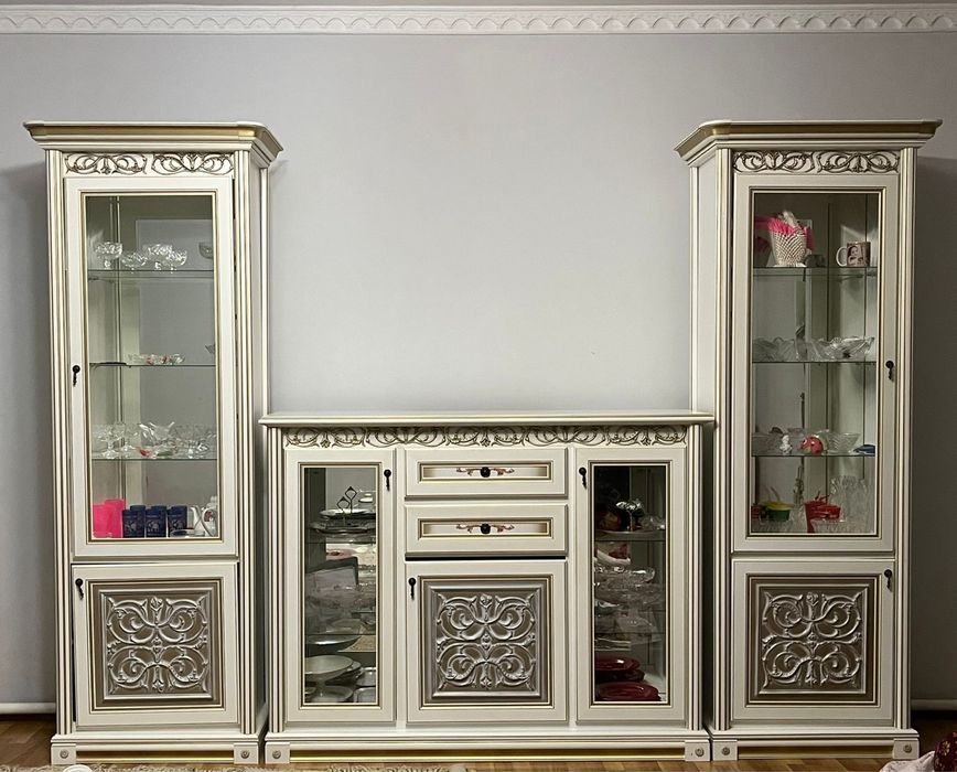 Мебель гарнитур сервант/горка