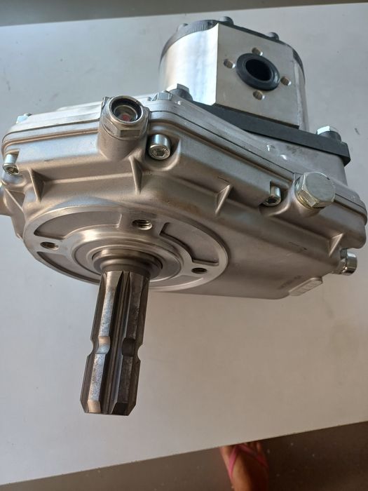 Multiplicator pentru crepator de lemne cu pompa hidraulica