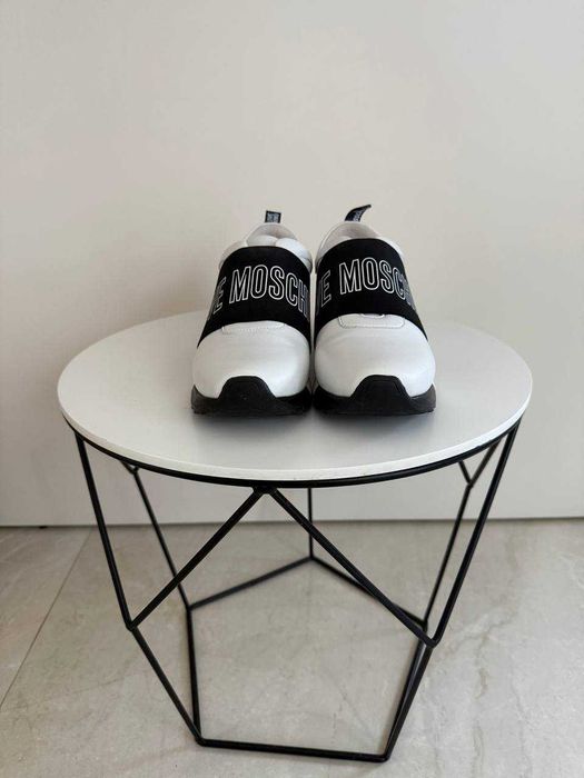 Оригинални дамски сникърси Love Moschino 37