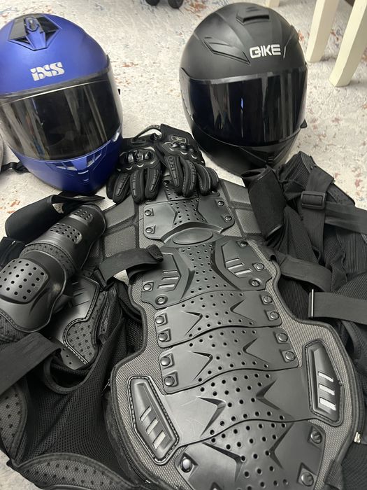 Продается Мотошлемы,жилет,перчатка