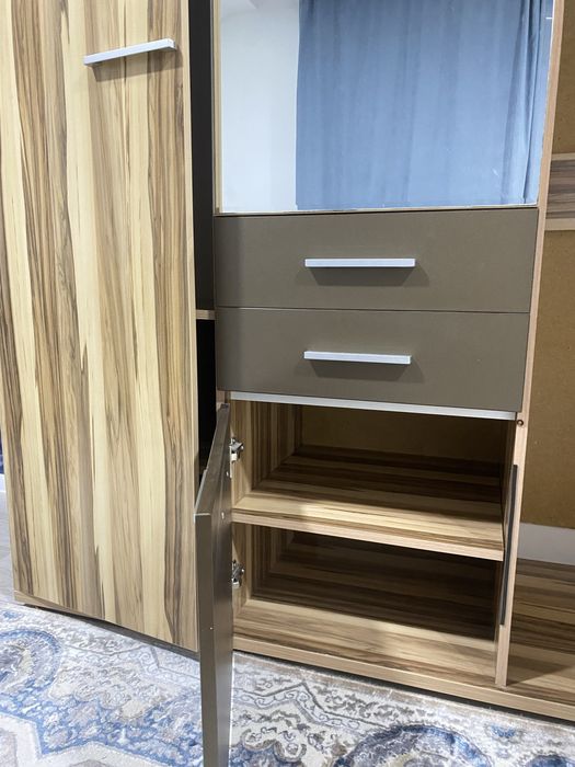 Шкаф из натурального дерева