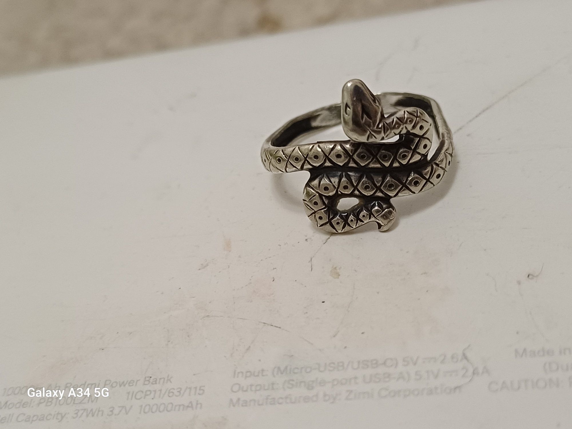Серебряное кольцо змея