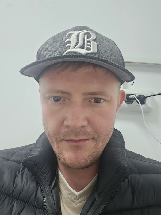 Подсдселение девушкам