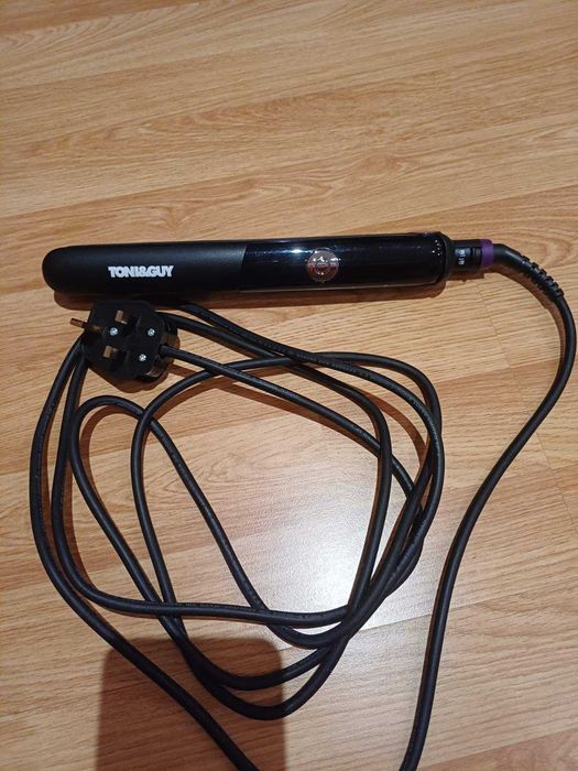 Преса за изправяне  на  коса TONI&GUY