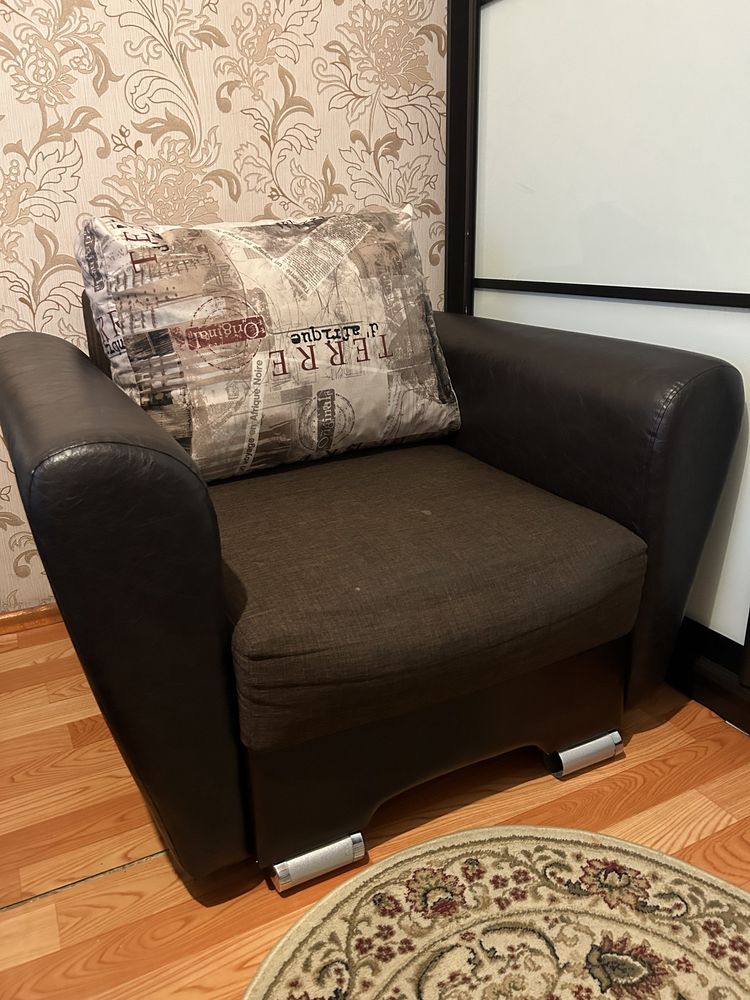 Продаю диван+ кресло+пуфик