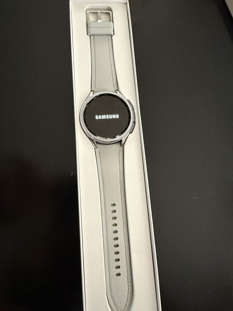 SAMSUNG GALAXY WATCH 6 - ползван месец!