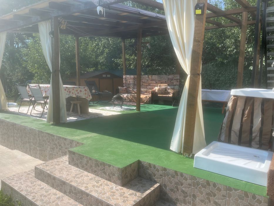 Vând casă la munte cu teren 3000mp