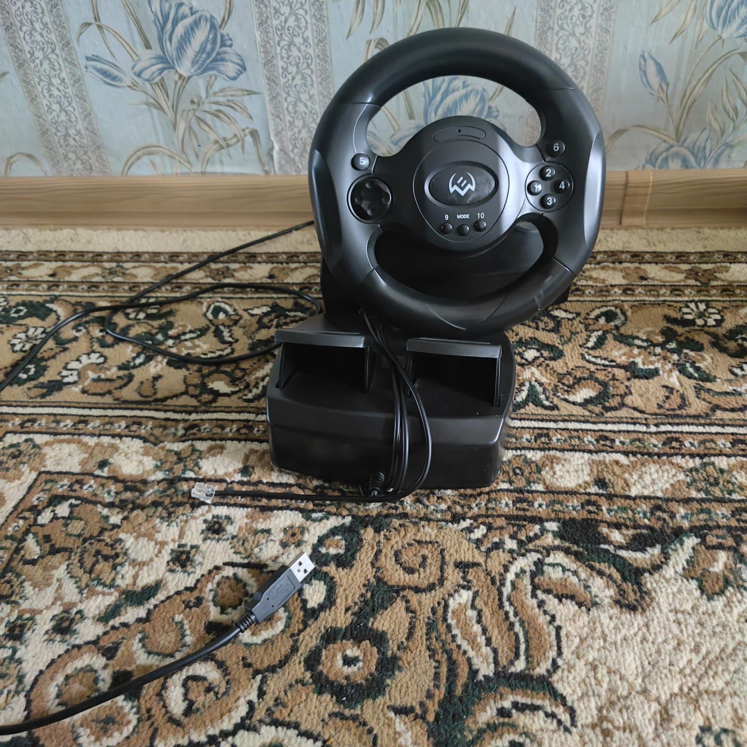 Продаю игровой руль .