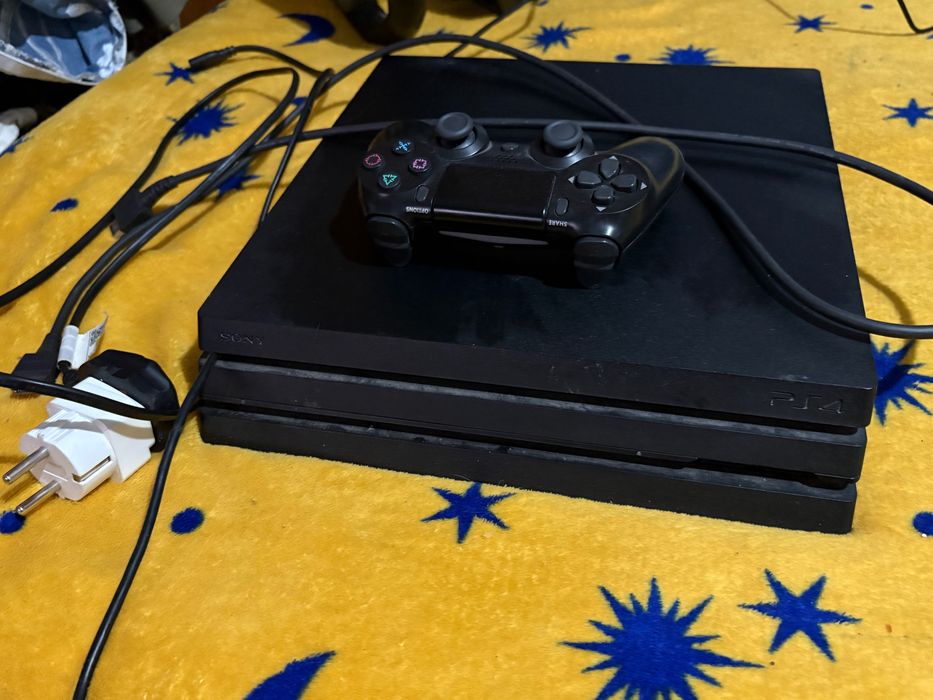 Ps 4 pro 1TB cu 2 jocuri fifa 21 si gta5 volan de gaming aproape nou.
