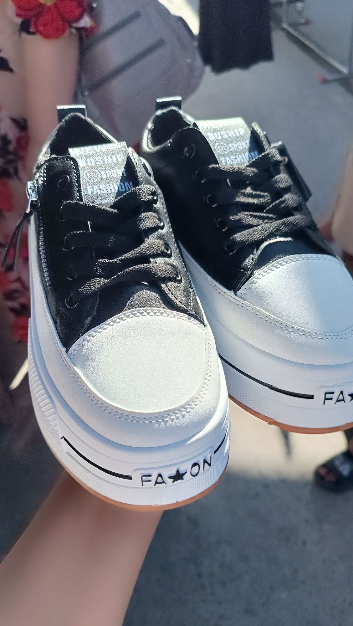 Barcha krossovkalarimiz 149.000 soʻm