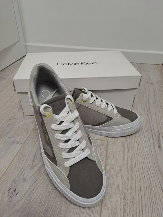 Vând pantofi sport casual Calvin Klein