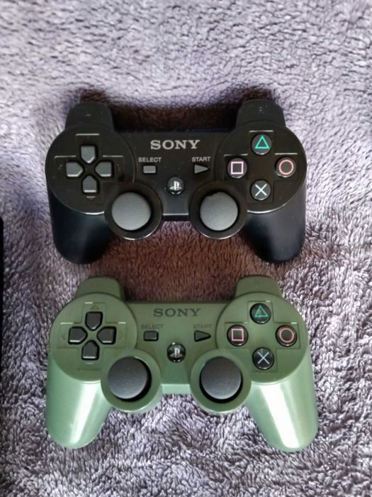 Playstation 3 Slim, КАТО НОВА,НЕ ОТВАРЯНА+ 2 DualShock 3+ GTA4 + 640GB