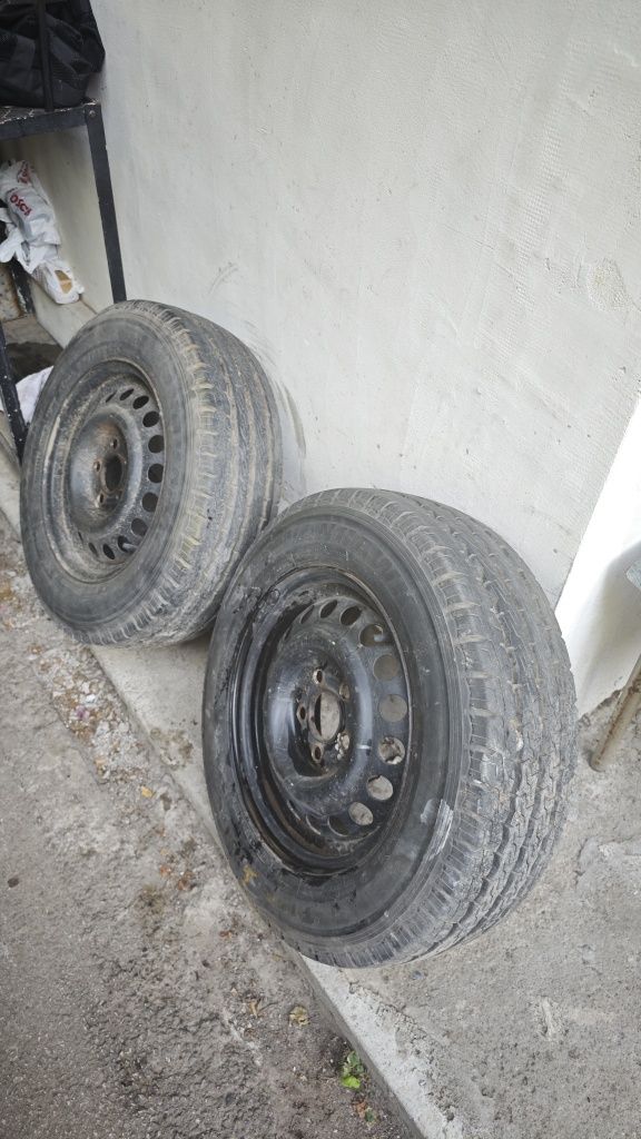 2бр. Бусови гуми 195 70 15C Firestone стар ДОТ но запазени