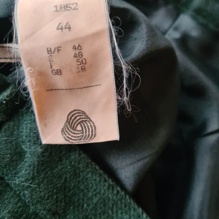 Vand fustă groasă din stofa de lână