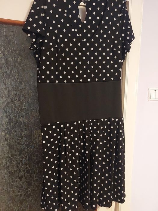 Rochie neagra cu buline albe