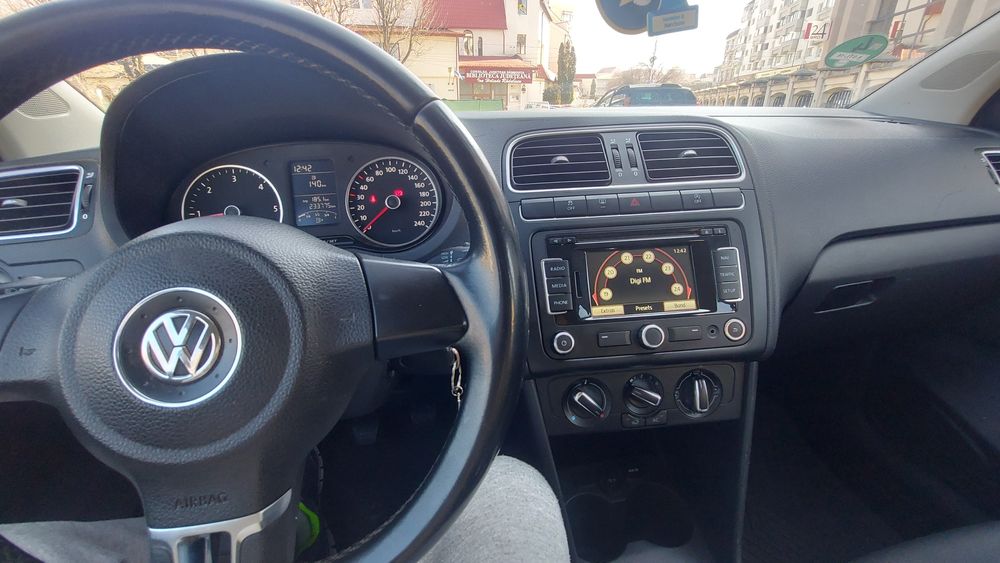 Vand WV Polo și schimb+/- diferența.