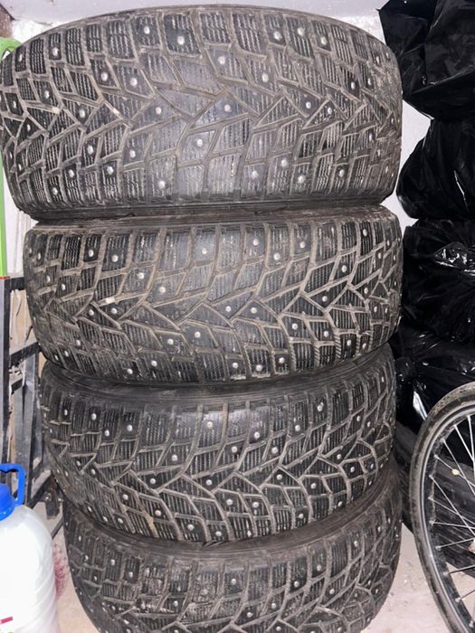 Продам почти новые шины, пользовались только месяц Dunlop