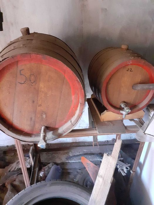 Vand butoaie de dud si diverse obiecte